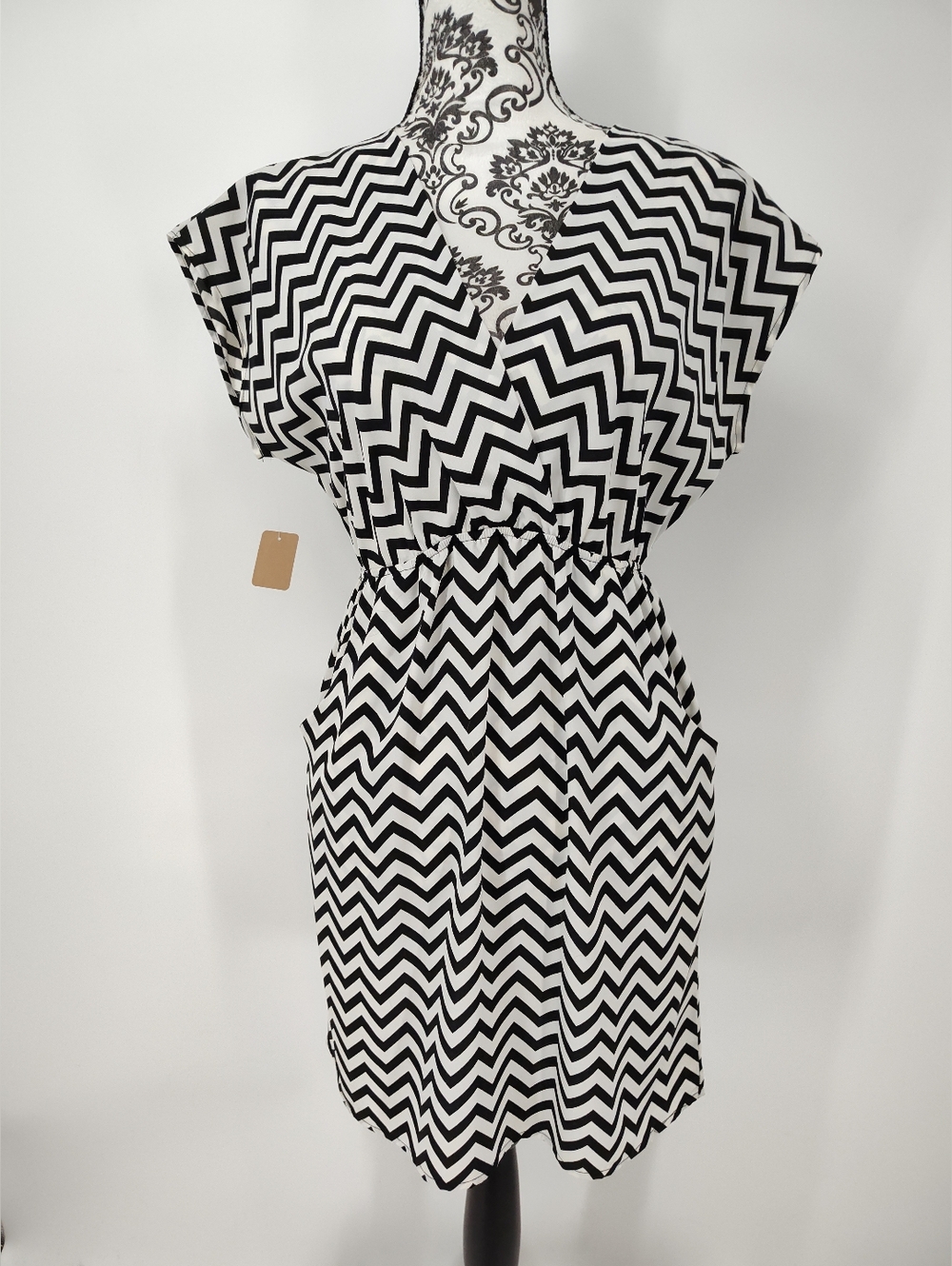 Sweet Claire Black & White Chevron Mini Dress Women's Small